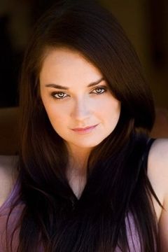 Anna Mae Routledge interpreta Celeste