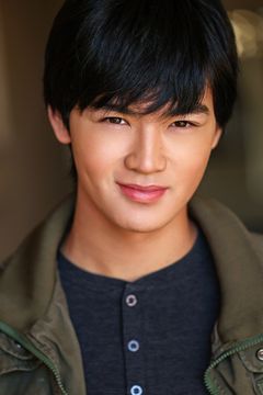 Tristan Pravong interpreta Bruce Yamada
