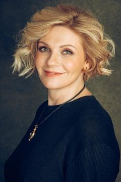 Anna Ardova interpreta Atamansha (voice)