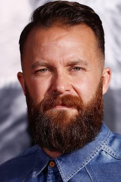 Eran Creevy interpreta Stand-In