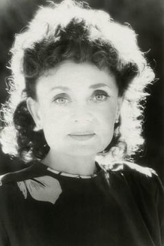 Jacquelyn Hyde interpreta Lola