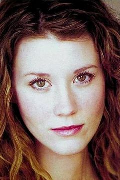 Courtney Cole-Fendley interpreta Dorothy Platt