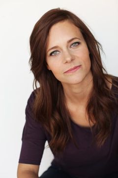 Heather Turman interpreta Young Man's Date (uncredited)
