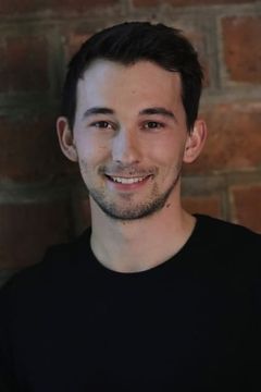 Samuel Charle interpreta Paul