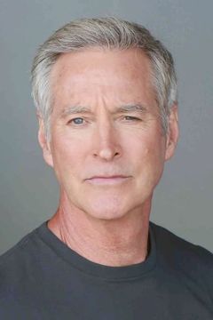 Drake Hogestyn interpreta Benjamin Reilly
