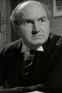 Maurice Denham interpreta Kokovtsov