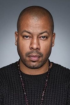 Morocco Omari interpreta Antoine Mott