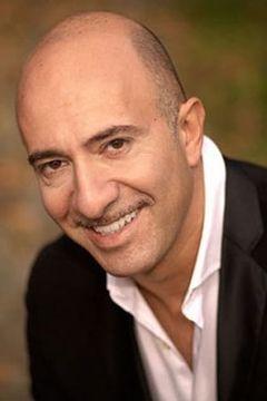 Nicola Stravalaci interpreta Rosario
