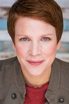 Brooke Jaye Taylor interpreta Linda
