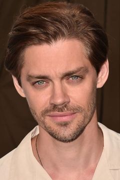 Tom Payne interpreta Malcolm Bright