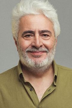 Uğur Yücel interpreta Knochenbrecher