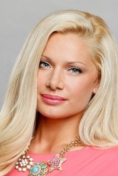 Janelle Pierzina interpreta Woman at Party
