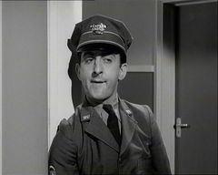 Hugh Futcher interpreta RAF Ground Crew (uncredited)