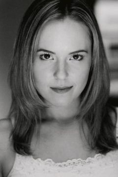Stephi Lineburg interpreta Bree
