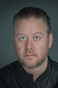 Christian Lloyd interpreta Stu