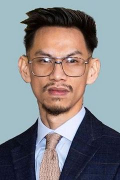 Michael Vu interpreta Jimmy