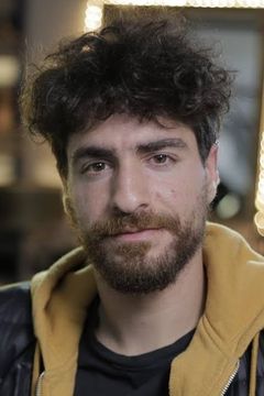 Pablo Levy interpreta (voz)