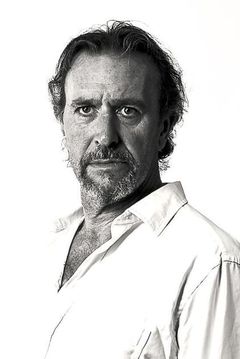 Olivier Bonjour interpreta Film Director (uncredited)