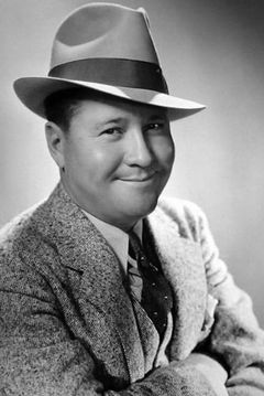Jack Oakie interpreta Travis Hyle