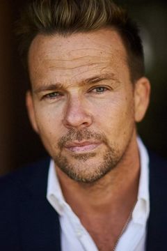 Sean Patrick Flanery interpreta Bobby Dagen