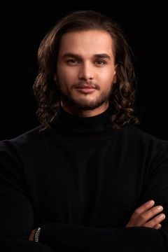 Danny Dorland interpreta Fender