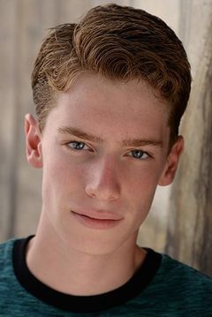 Jake Karlen interpreta Young Bully #3