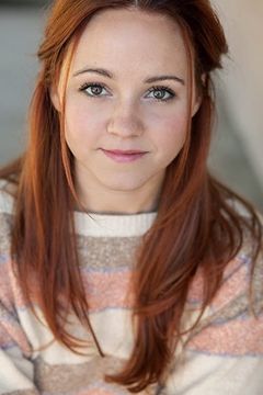 Chelsea Alden interpreta Kelly