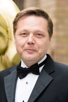 Shaun Dooley interpreta Alex Kincaid