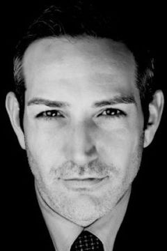 Derek T Gordon interpreta Background