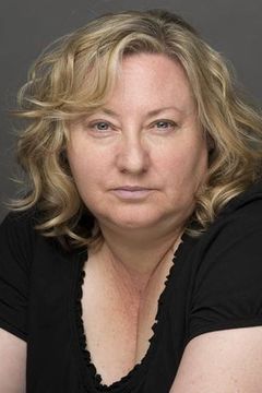 Kerry-Lee Finkle interpreta Downsizing Nurse