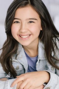 Zoriah Wong interpreta Mia Knowles