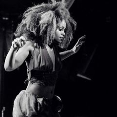 Malaiyka Reid interpreta Female African Dancer
