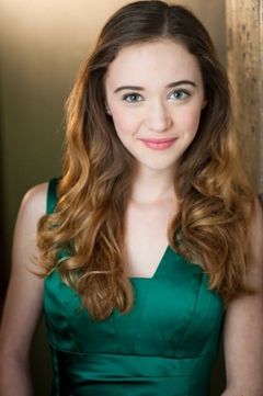 Farryn VanHumbeck interpreta Lily