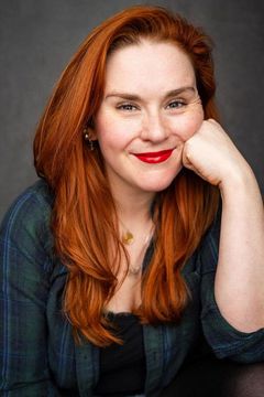 Rhiannon Moushall interpreta Waitress