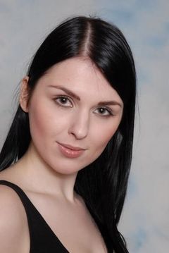 Nicolette McKeown interpreta Abigail Myres
