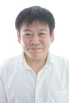 Hajime Okayama interpreta Suzuki