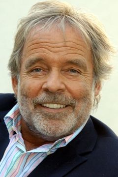 Thomas Fritsch interpreta George Shelby