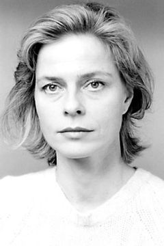 Corinna Kirchhoff interpreta Elfriede