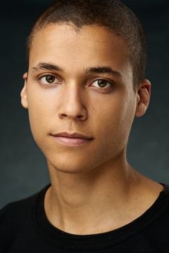 Benjamin Roy interpreta Eli