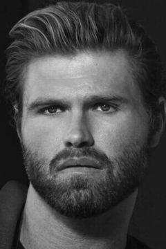 Brady Pierce interpreta Michael Hayes