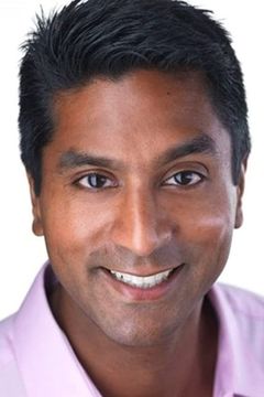 Frank Maharajh interpreta Barry