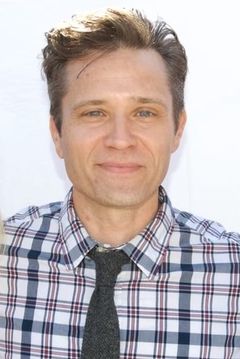 Seamus Dever interpreta Kevin Ryan