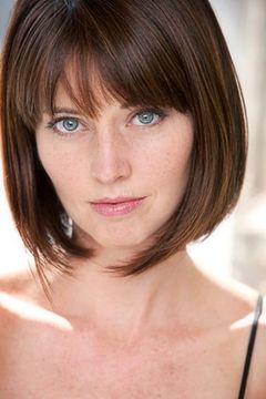 Christy Meyers interpreta Girl in Office (uncredited)