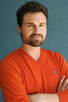 Marshall Cook interpreta Boy