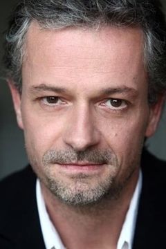 Eric de Montalier interpreta Serge, cop / Jogger