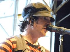 David Desrosiers interpreta Simple Plan