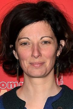 Stéphanie Cléau interpreta Esther Despierre