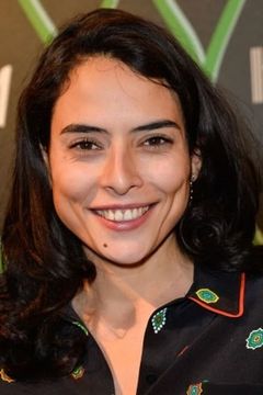 Nailia Harzoune interpreta Yasmina