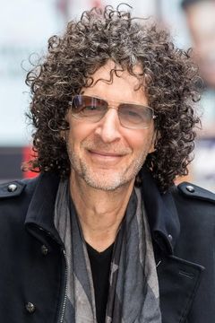 Howard Stern interpreta 1969 Man in MIB HQ (uncredited)