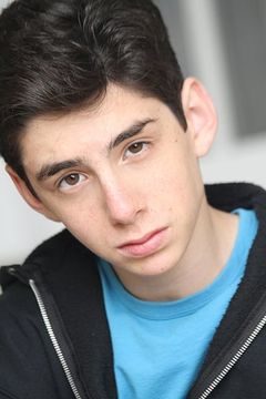 Adam J. Bernstein interpreta Brian